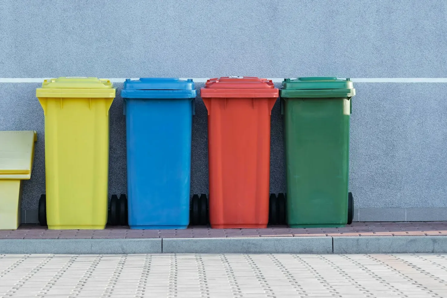 Abfalltrennung und Mehrweglogistik in einer Großküche